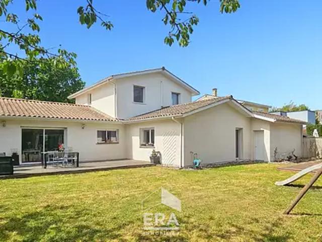 Eysines 33320 Achat / Vente maison 8 pièces t8 au dernier étage piscine