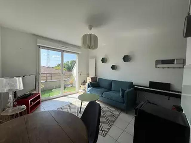 Eysines 33320 Location appartement 2 pièces t2 au dernier étage parking