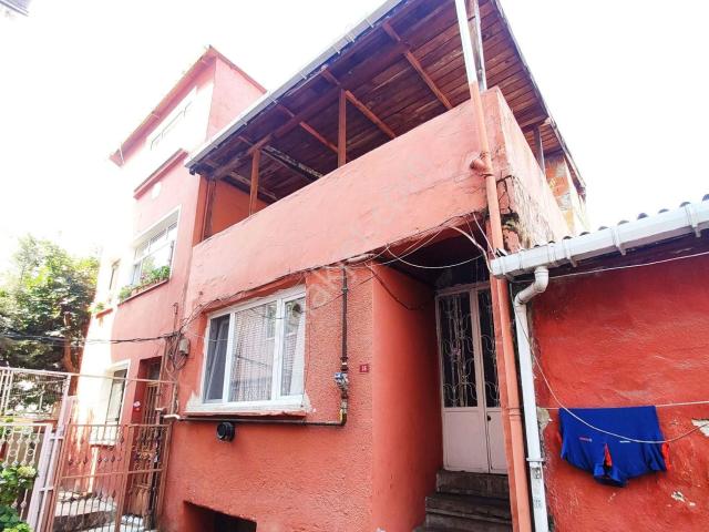 Eyüp Nişanca Akarçeşmede 80m2 Arsalı Müstakil Ev
