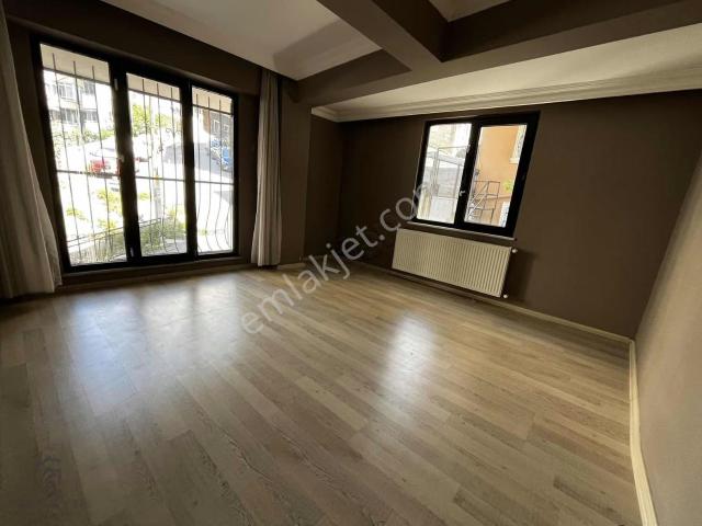 Eyüp Güzeltepe Mahallesi Ebeveyn Banyolu Boş 3+1 Kiralık Daire