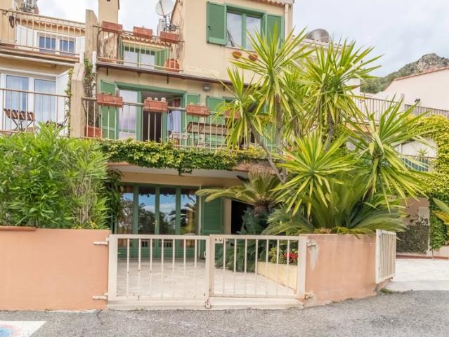 Eze b/m, maison jumelée avec 4 ch, terrasse, vue mer, parking