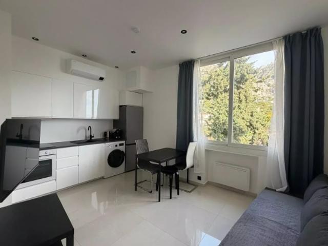 Eze bord de Mer, appartement 2 pcs proche plage