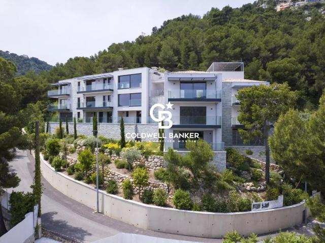 Eze – Ensemble immobilier avec piscines, vue mer et 10 stati. 683m² Eze
