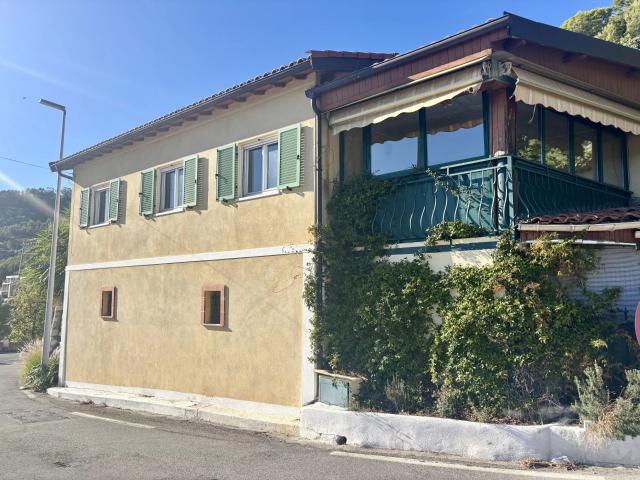 Èze Maison de 110m2 vue mer et collines avec 2 stationnement. 110m² Eze