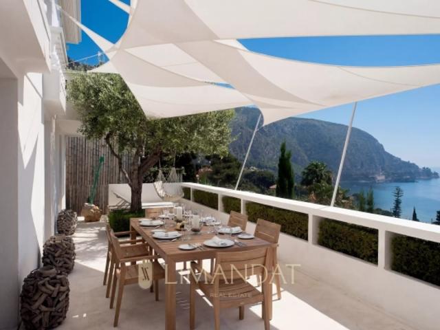 Eze proche Monaco Villa d'architecte 138 m², vue panoramique mer