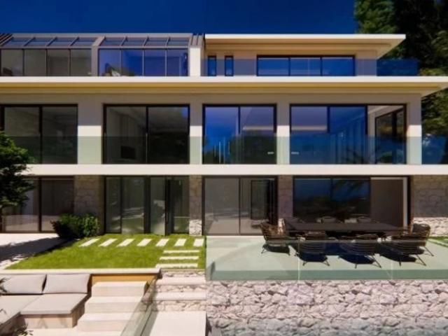 EZE proche de Monaco Villa avec vue mer et superbe piscine. Projet d'extension et de rénovation accordé