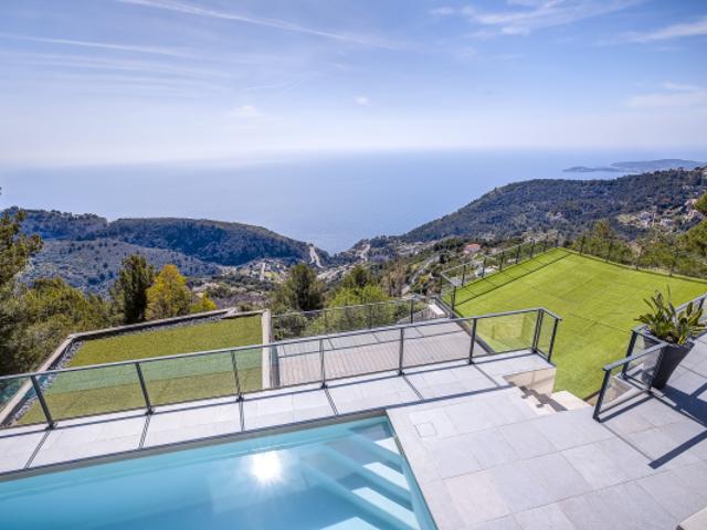 EZE Villa contemporaine avec piscine chauffée et vue mer pan