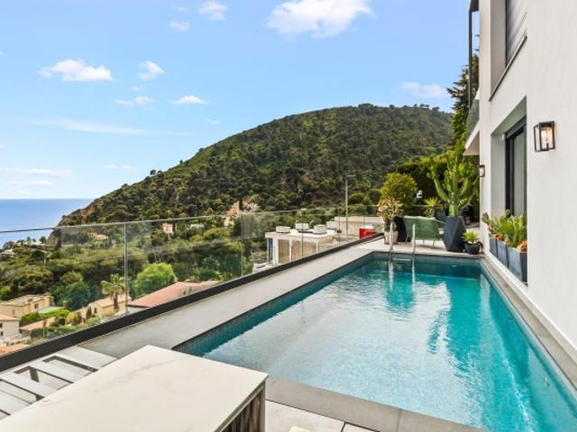 ÈZE VILLA DE 160 M² À VENDRE SECTEUR PRISÉ VUE MER IMPRENABLE PISCINE TERRAIN DE 300 M² GARAGE PROCHE MONACO ET NICE