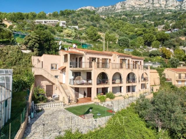 Èze – Villa de Prestige avec Vue Mer et Fort Potentiel – À 6 km de Monaco