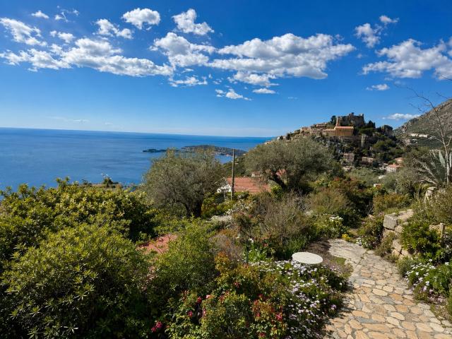 EZE VILLAGE TERRAIN PROJET DE CONSTRUCTION
