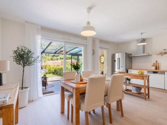 EZE VILLAGE A VENDRE VILLA DANS RESIDENCE SECURISEE AU CALME AVEC PISCINE JARDIN 120 M² PARKING GARAGE