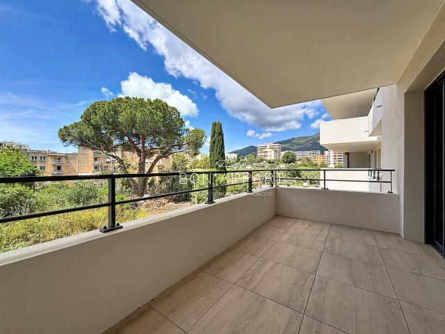 F3 72 m2 AVEC TERRASSE AJACCIO