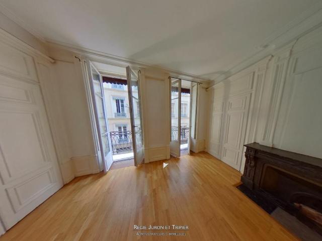 F3 82.21m² Rue Sergent Blandan 69001 LYON