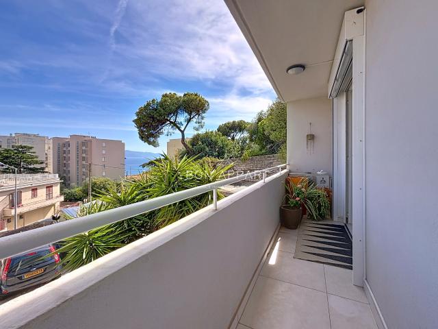 F3 86 m2 AVEC TERRASSE CENTRE VILLE