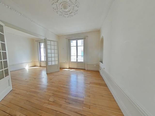 F3 94m² hyper centre bel ancien