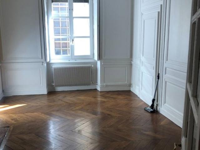 F3 30 RUE TRAMASSAC LYON 5