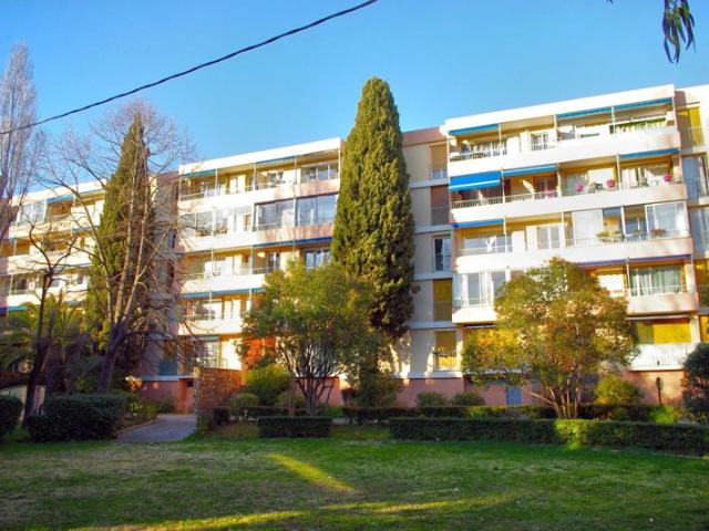 F3 vendu loué avec garage et cave ST RAPHAEL