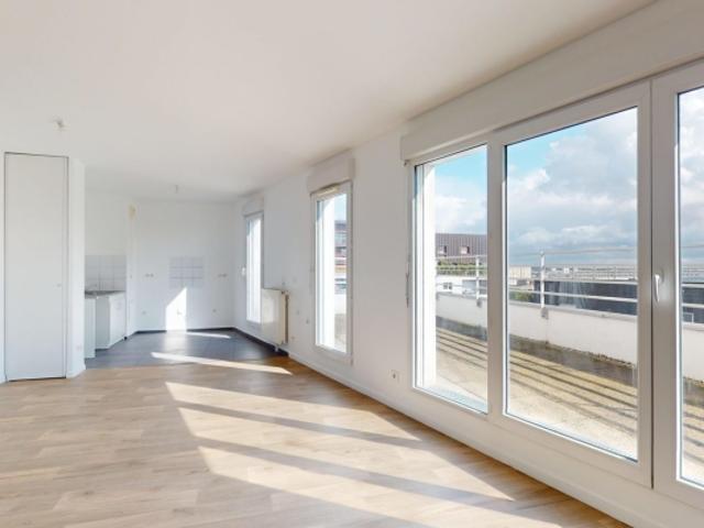 F3 au 10è, avec superbe terrasse 24 m² en rooftop + parking