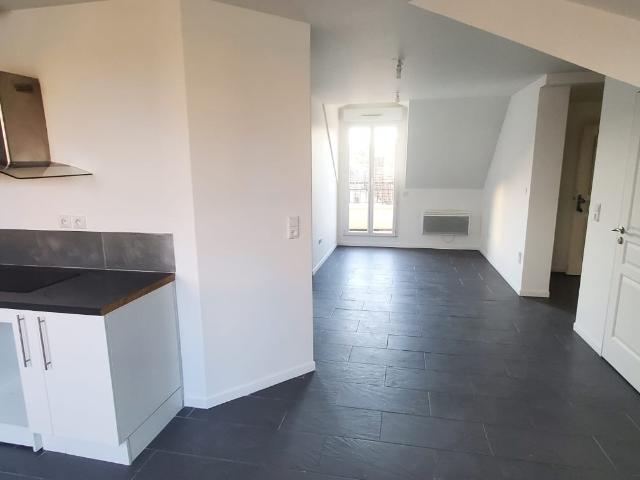 F3 AU DERNIER ETAGE AVEC 2 PLACES DE PARKING EN SOUS SOL