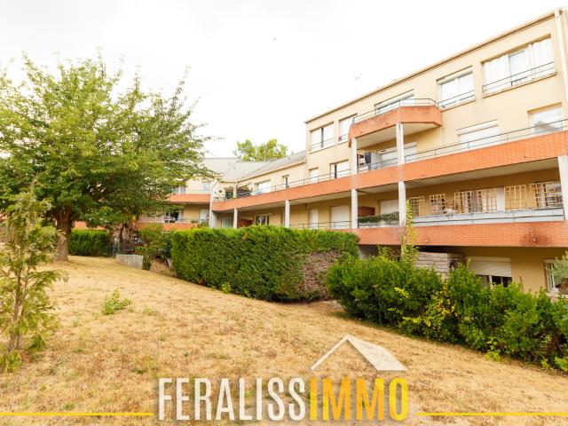 F3 avec grand balcon à deux pas du cœur de ville !