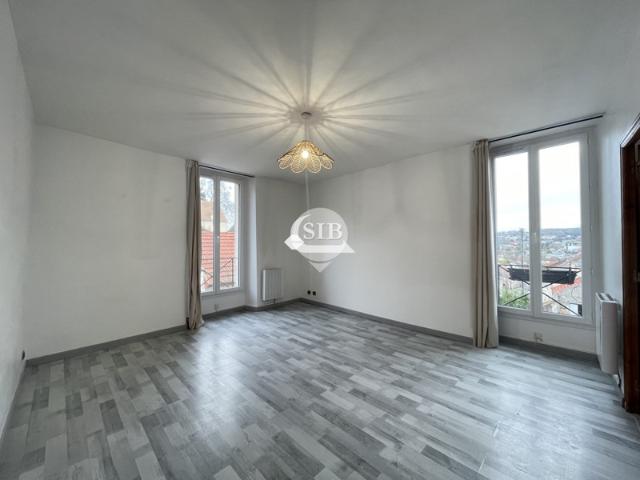 F3 avec parking Loyer 1000 €  + 66 €
