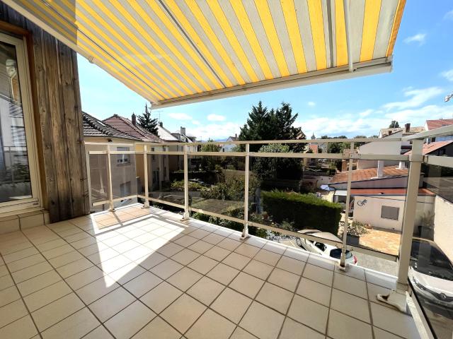 F3 avec terrasse et parking à 2 pas du centre ville