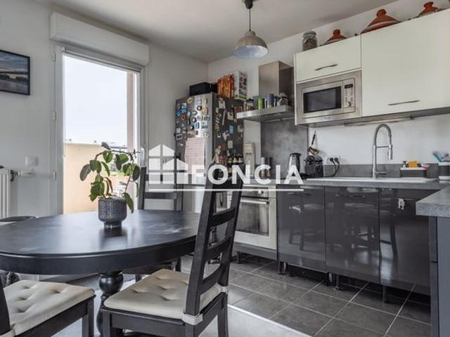 F3 DE 53 m2 AVEC BALCON DE 22 m2 FILANT ET PLACE DE PARKING ATHIS MONS