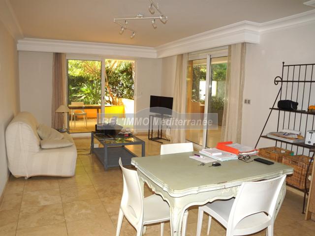 F3 de 64 m2, terrasse 70 m2, Cave et Garage 64m² Cavalaire sur Mer
