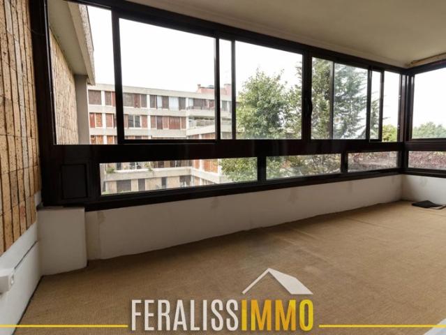 F3 lumineux avec balcon, véranda et box à Éragny !