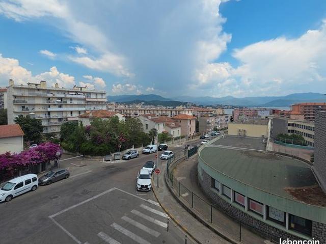 F3 Rue Dr DEL PELLEGRINO