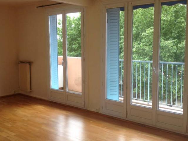 F3 RUE MAURICE BOUCHOR