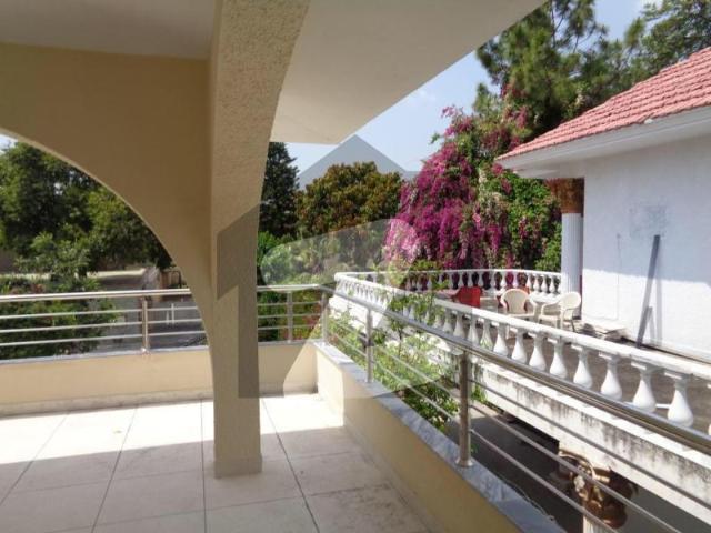 F10/4 1 sq yrd house front open very VIP location F 10/4