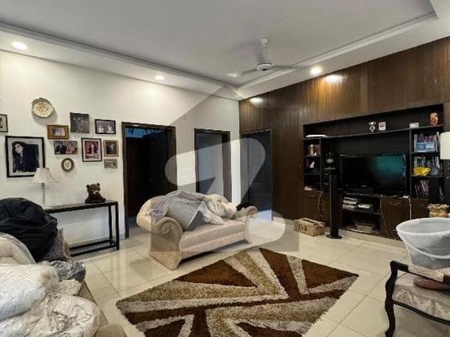 F10 Mind Blowing Location What A Outstanding Double Storey Full House With Beautiful Maintain Lawn For Rent F 10