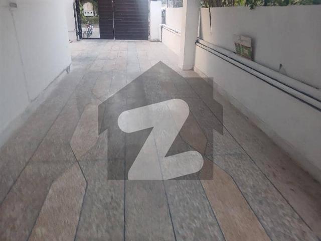 F10 Size 700 New Tules Floor Upper Portion 3beds Rent 200000 Real Pic