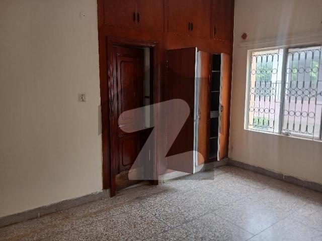 F10 Size 600 Full House 5beds kitchen2 Rent 320000 n Real Pic F 10