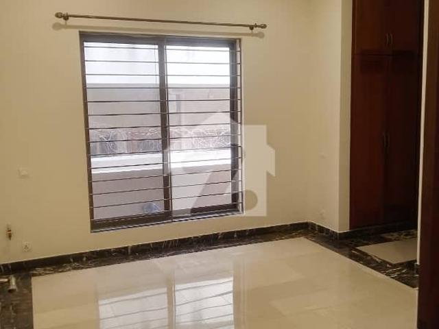 F/10 Size 1 Kanal Luxury Full House Near by Markaz For rent