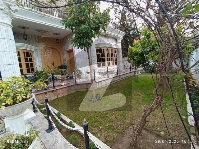 F10 Prime Location Corner 666 Sy House Very Solid quality Wood Works