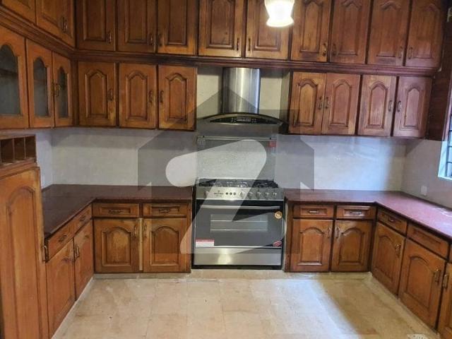 F11/4 Close End Street Triple Storey House For Sale