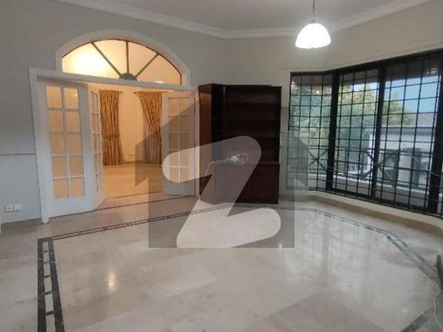 F11 Mind Blowing Location What A Outstanding Triple Storey Full House With Maintain Lawn For Rent F 11