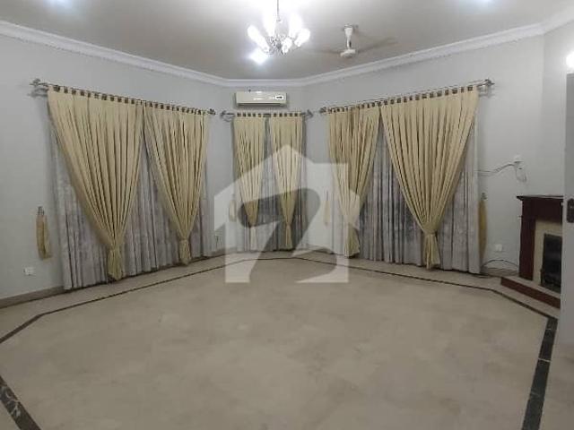 F11 Mind Blowing Location What A Outstanding Triple Storey Full House With Maintain Lawn For Rent