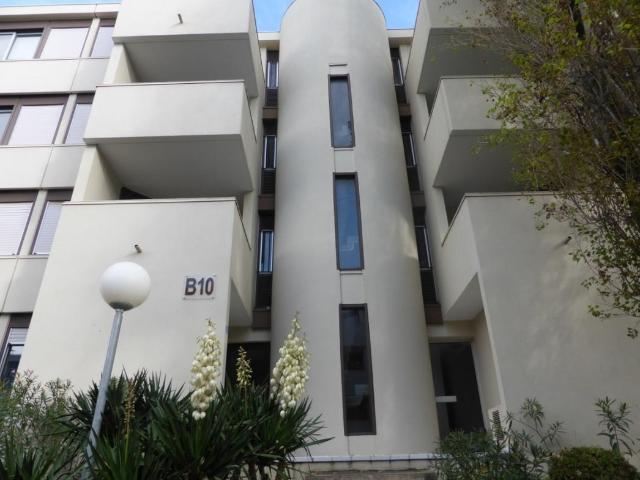 F1 27.3 m², balcon. Cuisine indépendante équipée
