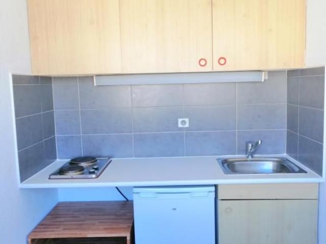F1 27.3 m², balcon. Cuisine indépendante équipée