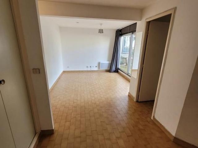 F1 29.4 m², balcon. Cuisine indépendante équipée