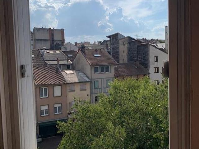F1 calme idéalement situé hyper centre ville