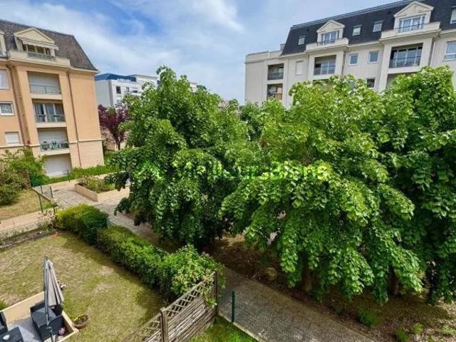 F1 de 31 m² à Livry Gargan avec balcon, cave et parking