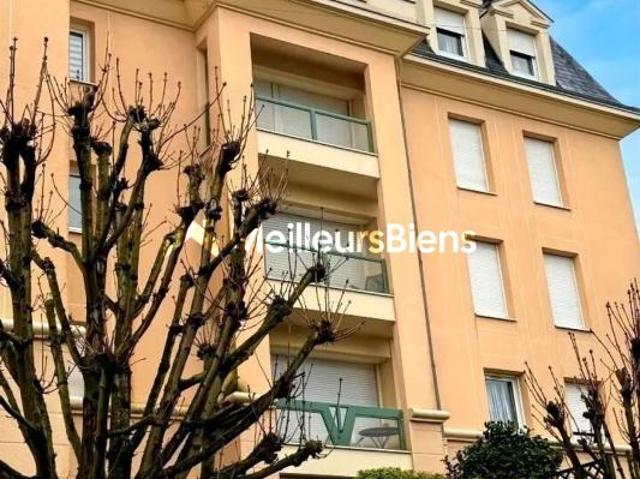 F1 de 31 m² à Livry Gargan avec balcon, cave et parking