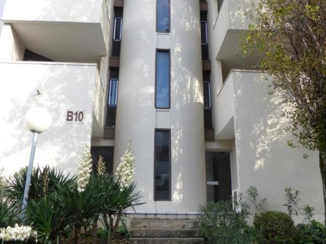 F1 meublé 29 m². Cuisine indépendante équipée