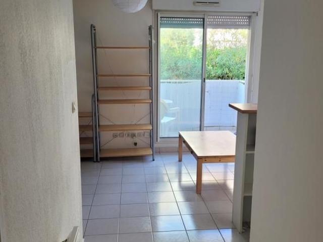 F1 meublé 32.6 m², balcon. Coin cuisine Equipée