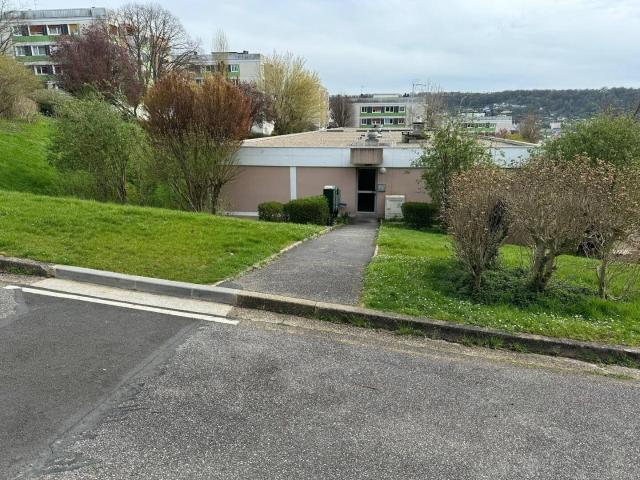 F1 meublé arboré calme av parking près St Hilaire