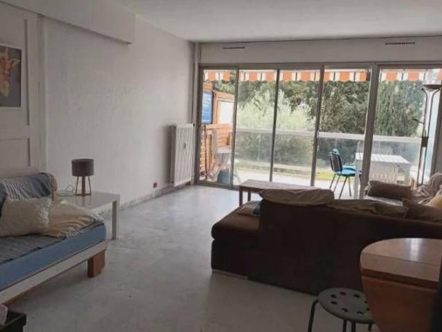 F1bis type loft de 35m² avec terrasse de 13m² et piscine